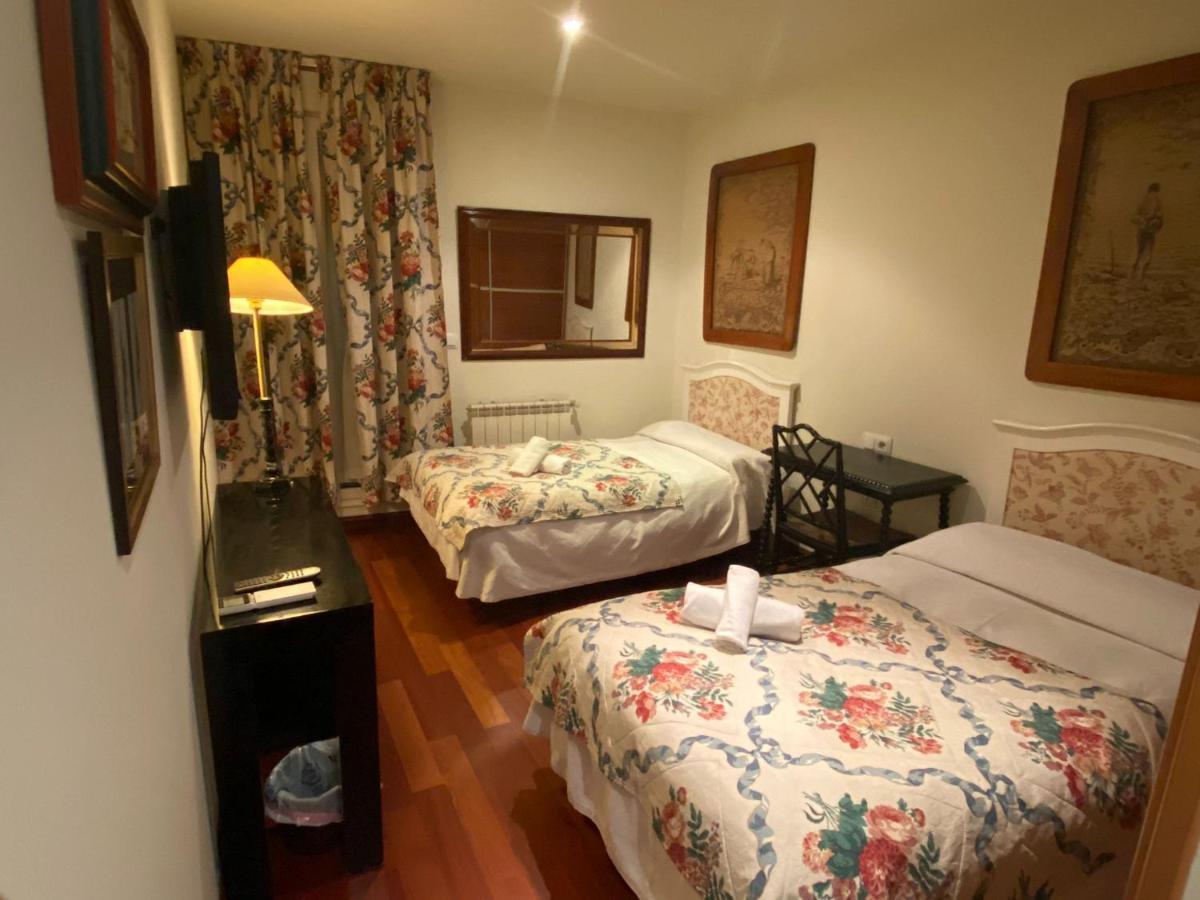 Ch Hostal Victoria Cuenca  Exterior photo