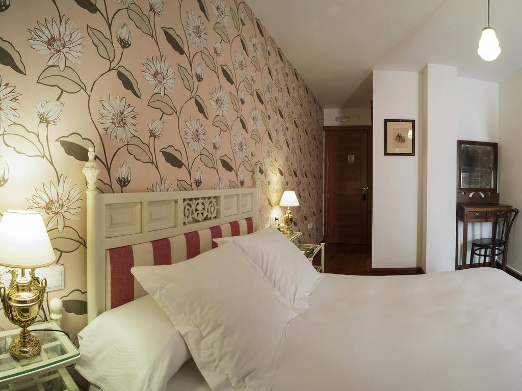 Ch Hostal Victoria Cuenca  Exterior photo