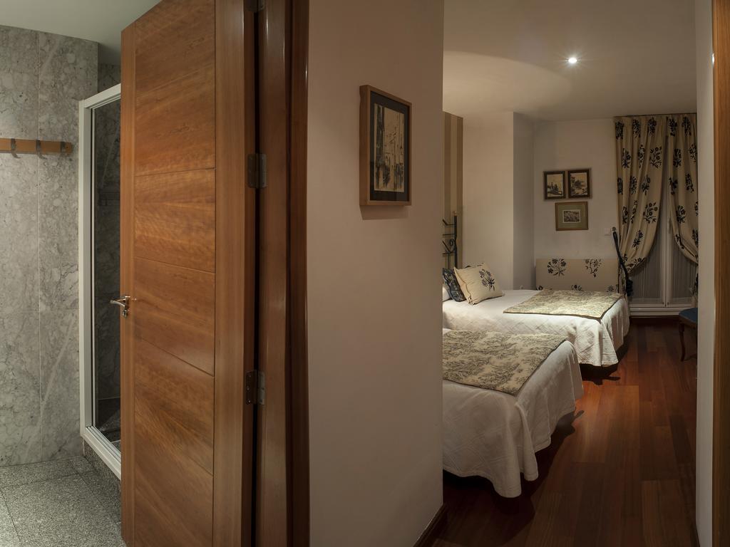 Ch Hostal Victoria Cuenca  Exterior photo