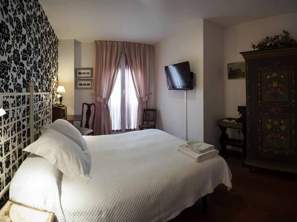 Ch Hostal Victoria Cuenca  Exterior photo