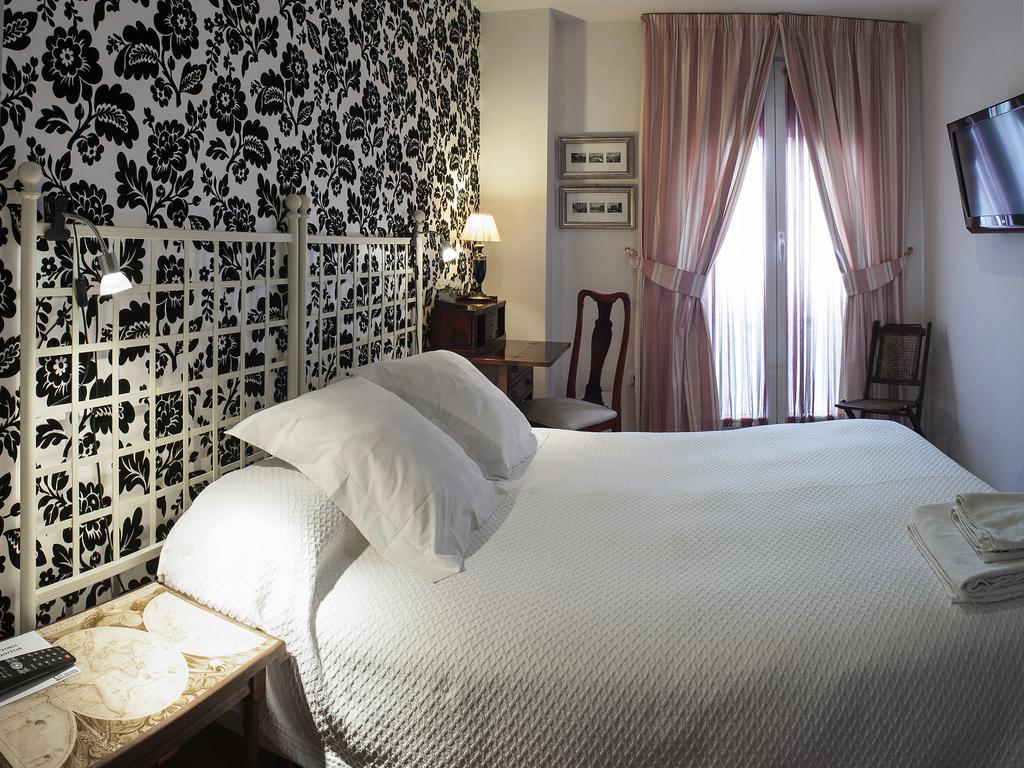 Ch Hostal Victoria Cuenca  Exterior photo