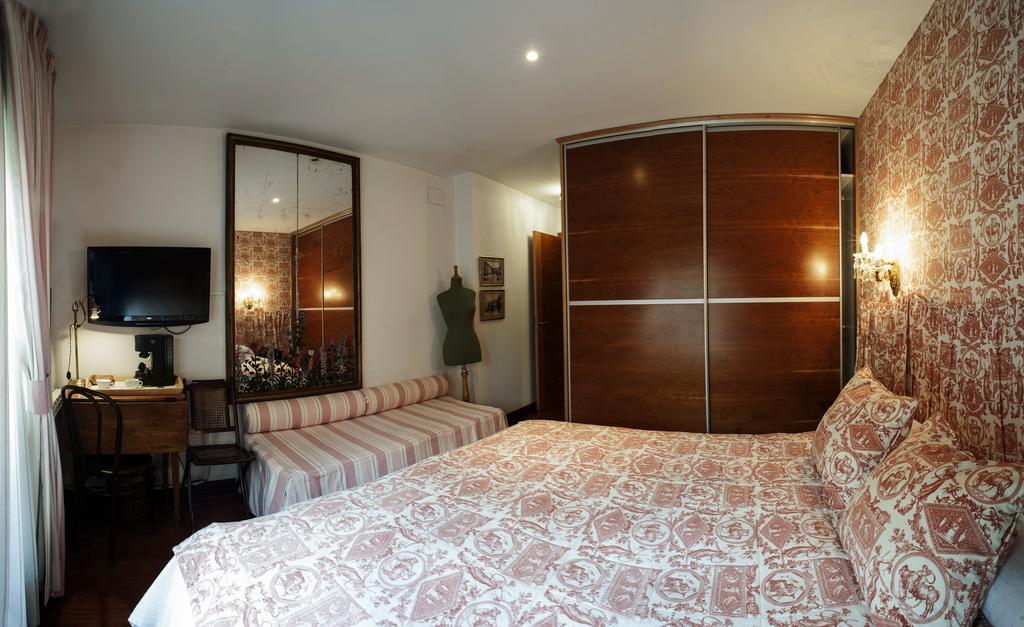 Ch Hostal Victoria Cuenca  Exterior photo